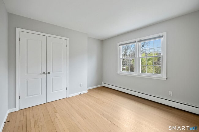 Building Photo - 5 River St