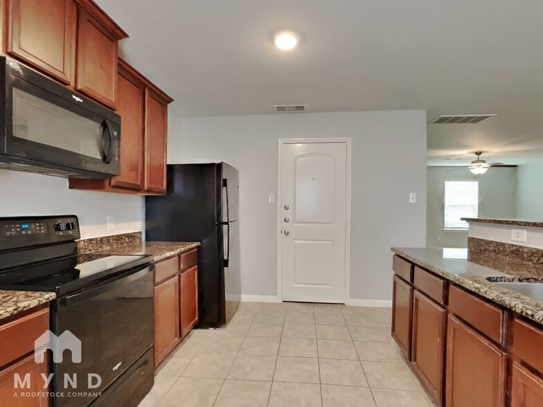 Building Photo - 5622 Rainbow Rd.