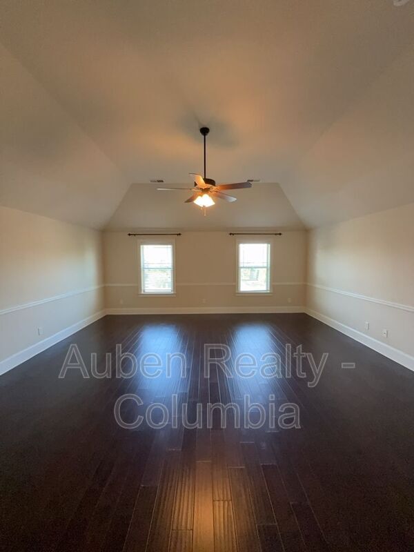 Building Photo - 510 Meadow Grass Ln