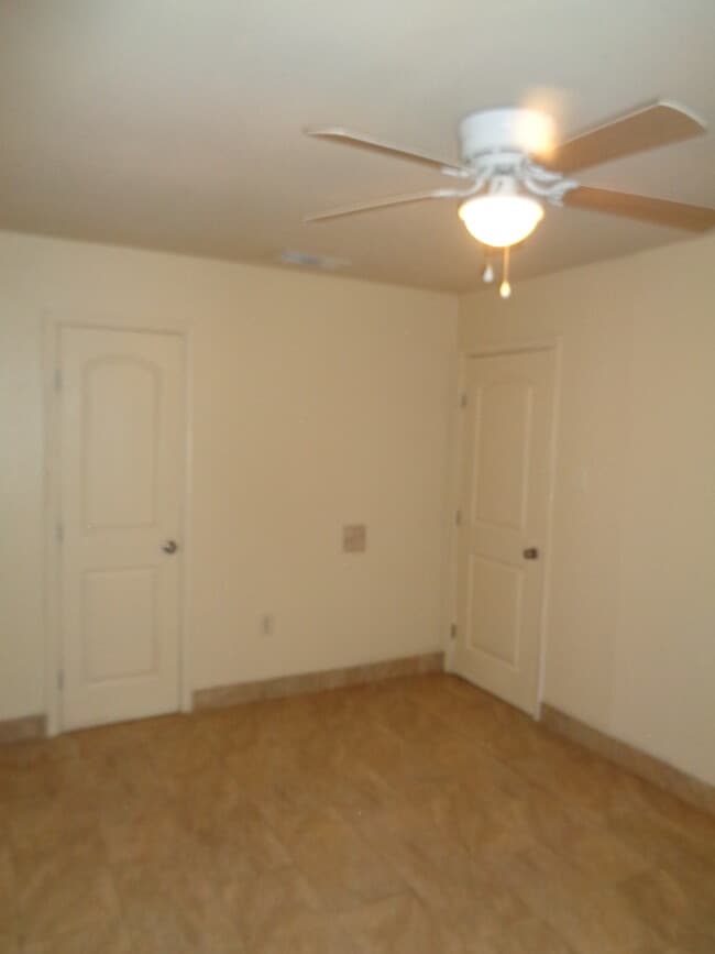 Building Photo - 946 Jennifer Jean Dr