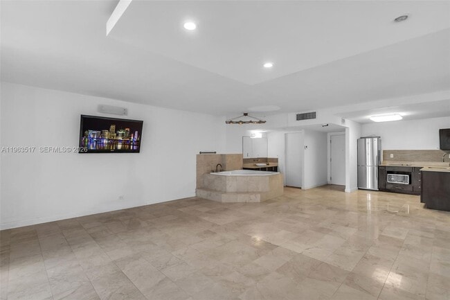 Building Photo - 2301 Collins Ave