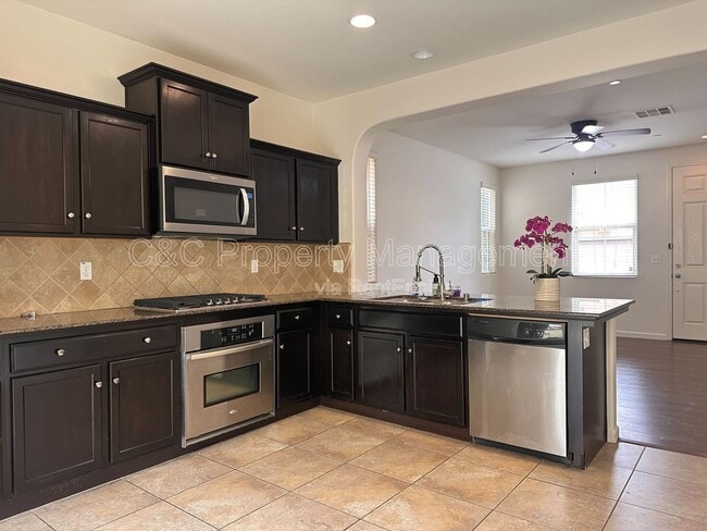 Building Photo - 3672 Etchings Way