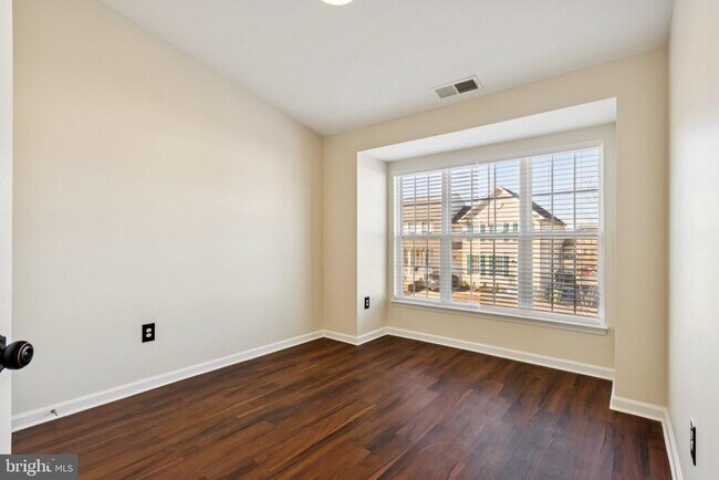 Building Photo - 120 Douglas Dr