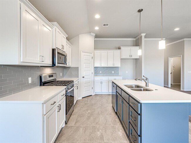 Building Photo - 513 Grand Sycamore Dr