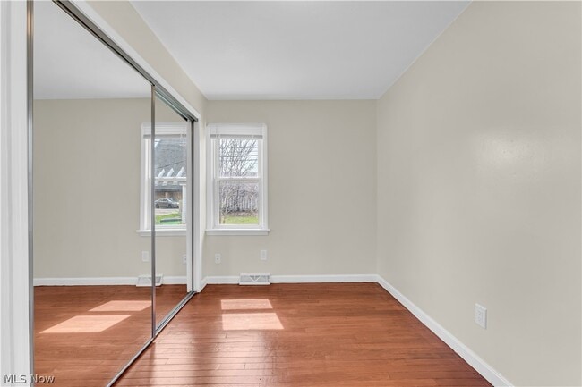 Building Photo - 10518 Langton Ave