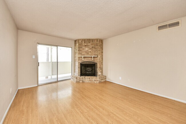 Building Photo - 2800 Jeanetta St