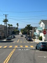 Building Photo - 828 Bayview Dr