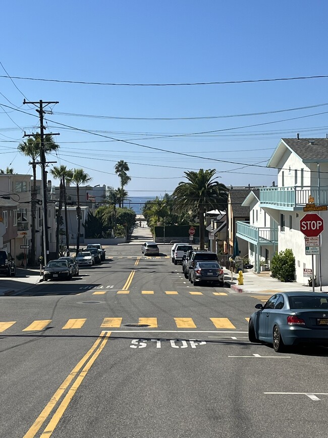 Building Photo - 828 Bayview Dr