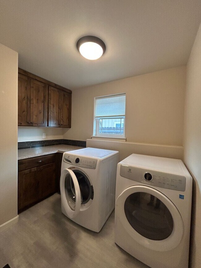 Building Photo - Corner Lot 3 Bed / 2 Bath Home with RV Parking – NW Redmond - PENDING APPLICATION