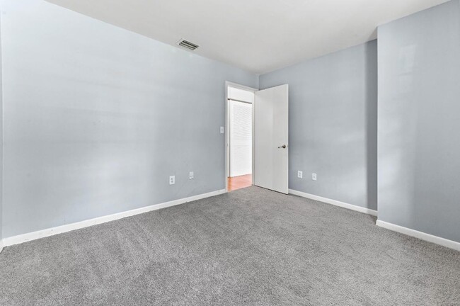 Building Photo - 81 Westecunk Dr