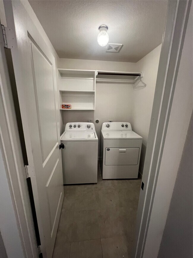 Building Photo - 9214 Melmack Dr