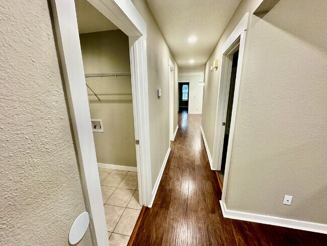 Building Photo - 3513 W Wood St