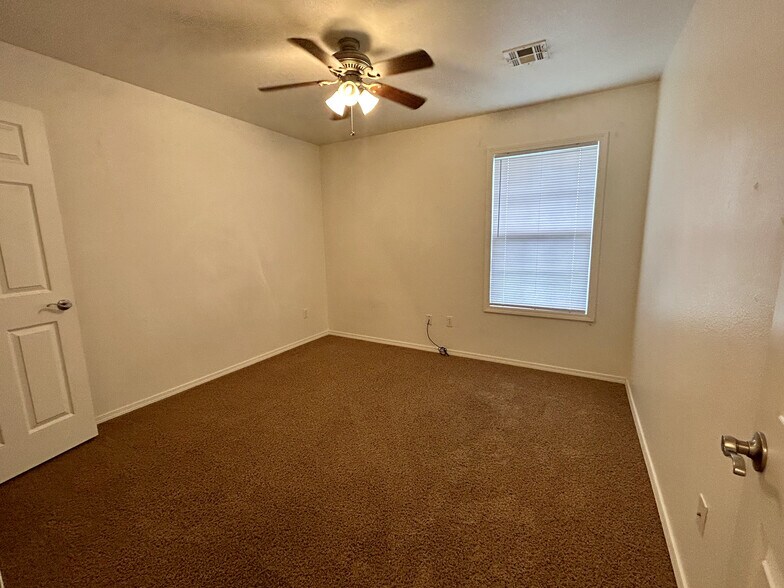 Building Photo - 63030 E 285 Ct