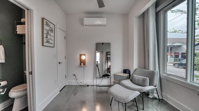 Building Photo - 3 Bedroom Townhome in 5 Points with Private Garage and Rooftop Deck
