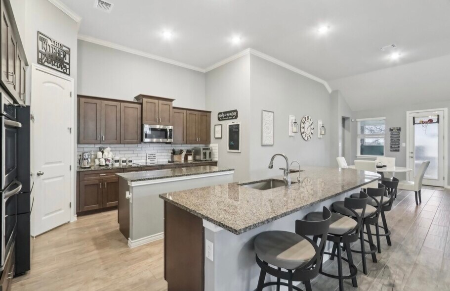 Building Photo - 8302 Elander Dr