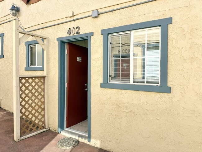 Building Photo - Studio in Downtown Oceanside!