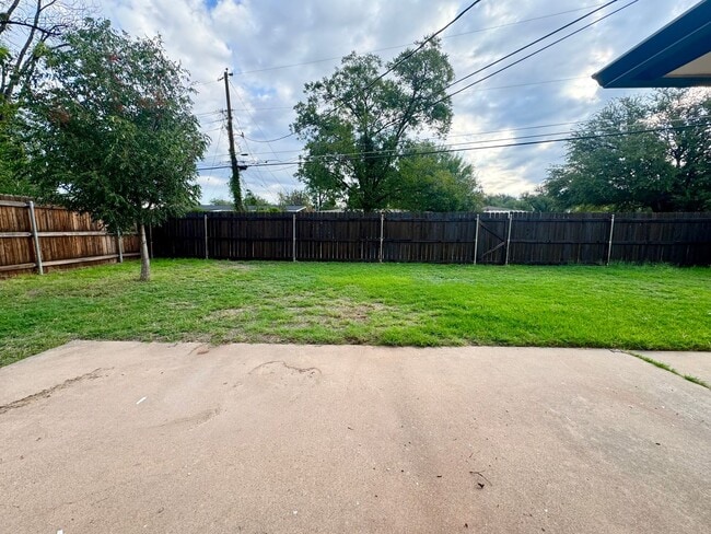Building Photo - Coming Available June 2025 - 3-Bedroom Hom...