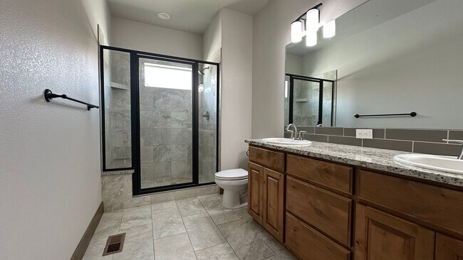 Building Photo - Great Home in Loveland