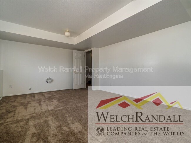 Building Photo - 832 4200 S