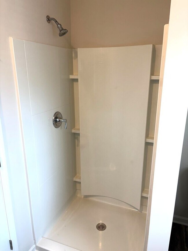 Building Photo - Brand New End-Unit Townhome | 3 BR/2.5BA | 1-Car Garage | Near Downtown Mooresville