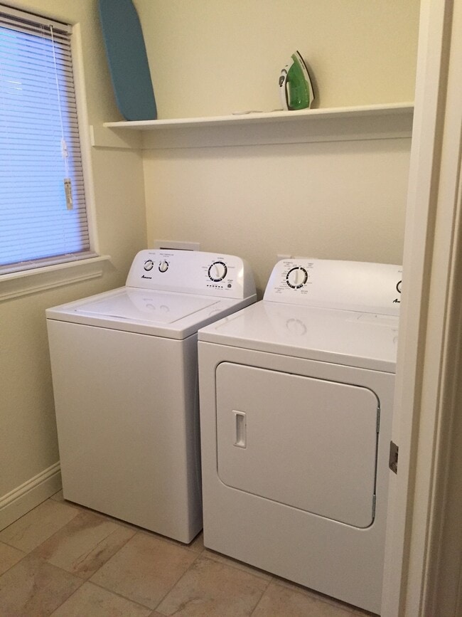 Building Photo - 3 BEDROOM, 2.5 BATHROOM SADDLE RIDGE TWIN HOME WITH 2 CAR ATTACHED GARAGE