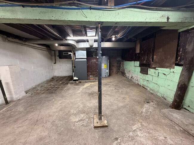 Building Photo - Updated 3BR 1 bath house now showing!