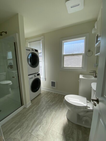 Building Photo - 206 Blair N St