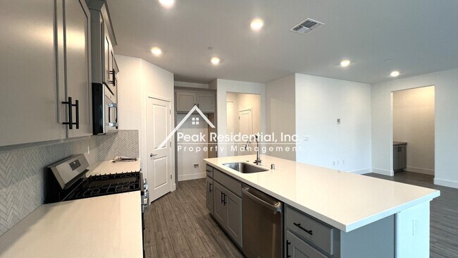 Building Photo - Newer Elk Grove 4bd/3.5ba Home near Big Horn & Poppyridge Rd