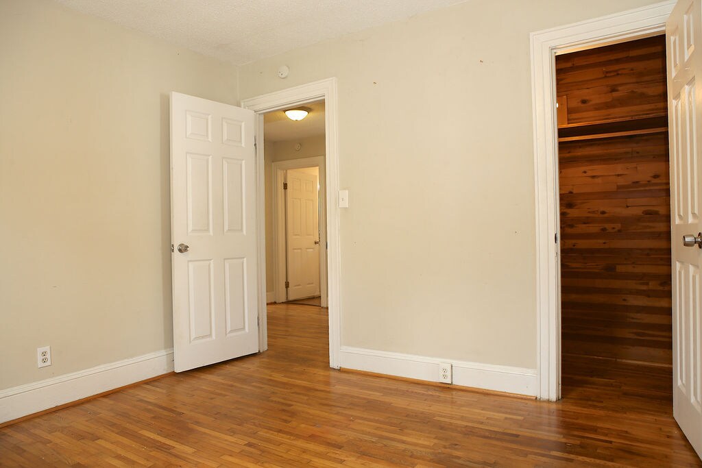 Building Photo - 2214 Walker Ave