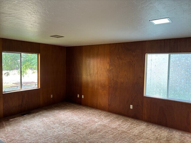 Building Photo - Cozy Country Home in the Suburb