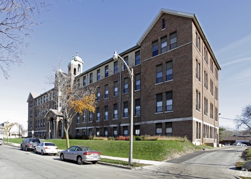 Burnham Hill Apartments Milwaukee, WI Apartment Finder