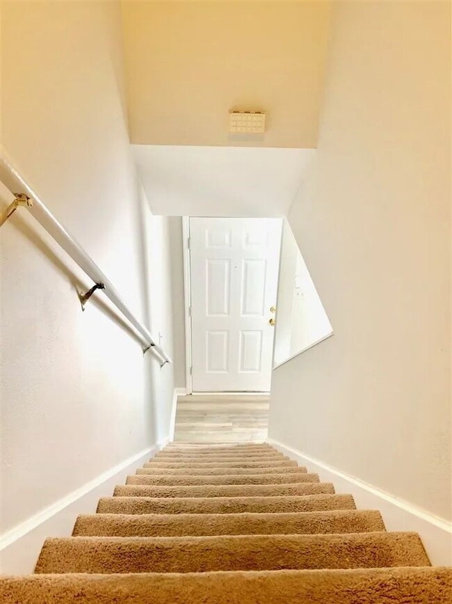 Building Photo - Affordable 4/3 Townhome in Timberwood