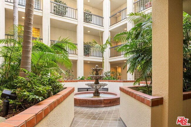 Building Photo - 2122 Century Park Ln