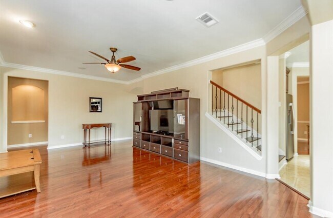 Building Photo - 303 N Elder Grove Dr