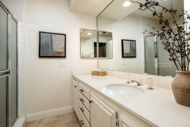 Building Photo - 44825 Guadalupe Dr