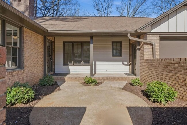 Building Photo - 2751 Cedarbrook Dr