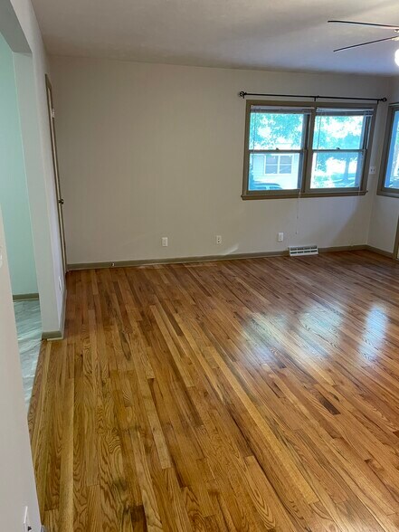 Building Photo - 864 S 45th St