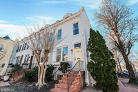Building Photo - 3256 Q St NW