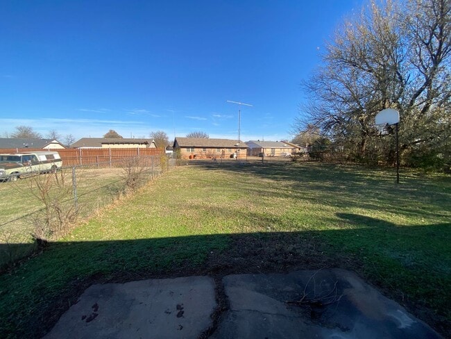 Building Photo - Charming 3 bedroom 1.5 bath