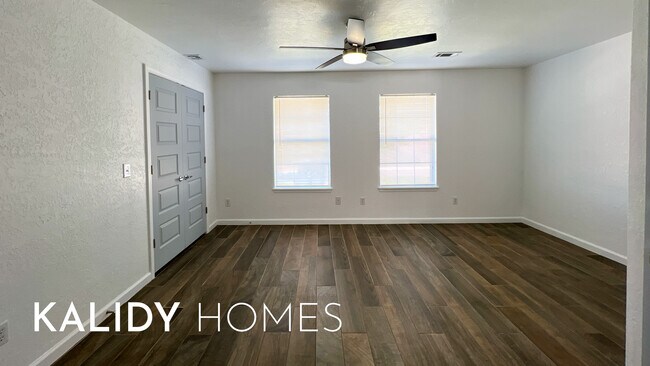 Building Photo - 8401 Azurewood Dr