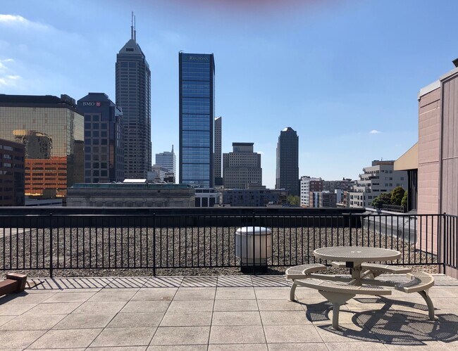 Shared roof top deck - 225 N New Jersey St