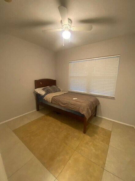 Building Photo - 9 Areca Dr