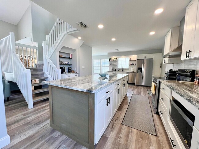 Building Photo - 12989 Meadowbreeze Dr