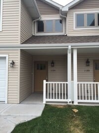 Building Photo - Very Nice 2 bed, 2.5 bath townhouse