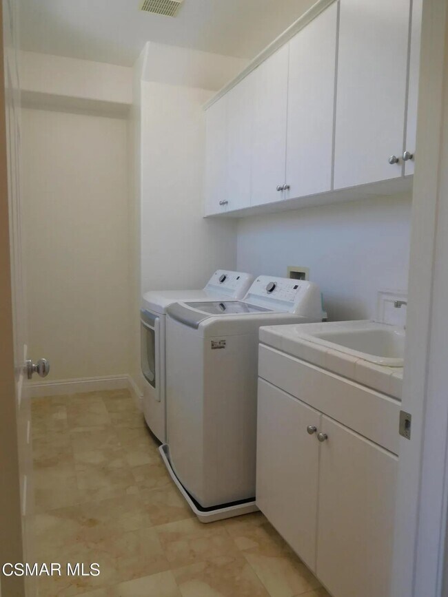 Building Photo - 20800 Sardinia Way