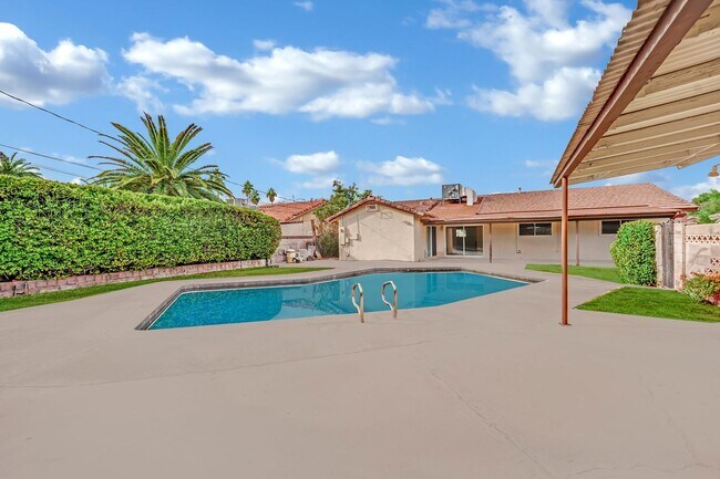 Building Photo - Mid-Century Modern Gem in Historic McNeil ...