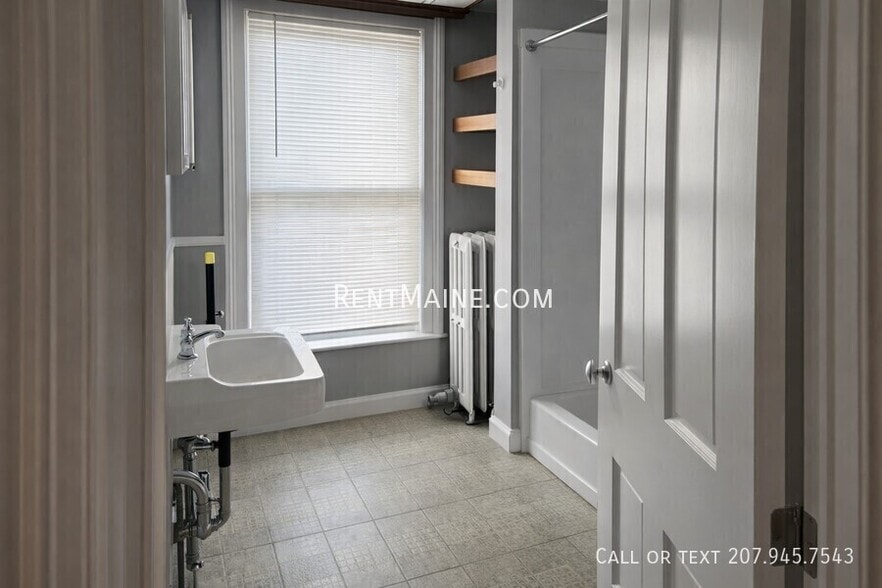 Building Photo - 2 Pine St