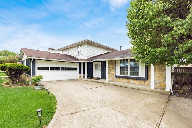 Primary Photo - 2715 Kenview Rd S