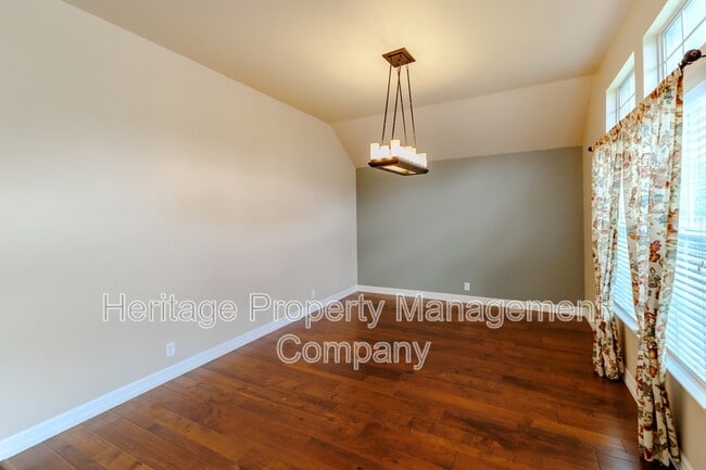 Building Photo - 26923 Trinity Heights