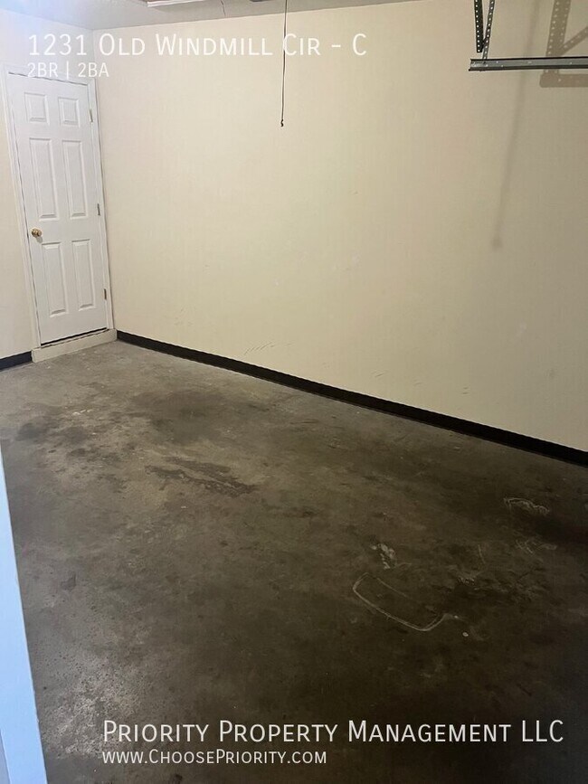 Building Photo - 1231 Old Windmill Cir